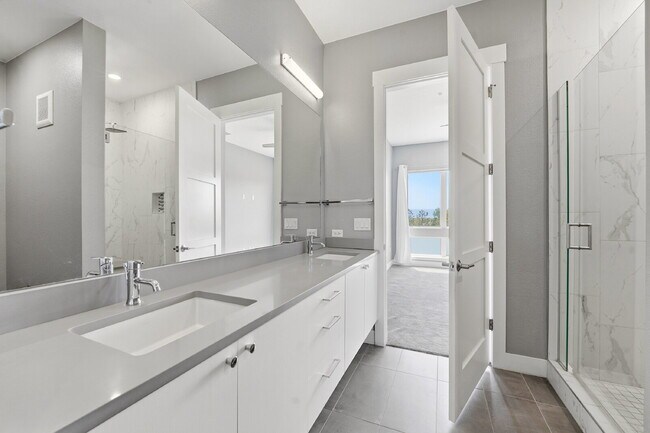 Building Photo - $3,045.95 with $400 off the first month's rent, 2 Beds - 2 Bath, Condo in Denver with Unobstructe...