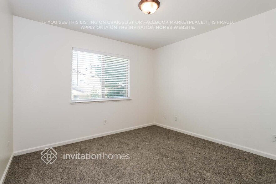 Building Photo - 1346 La Guardia Cir