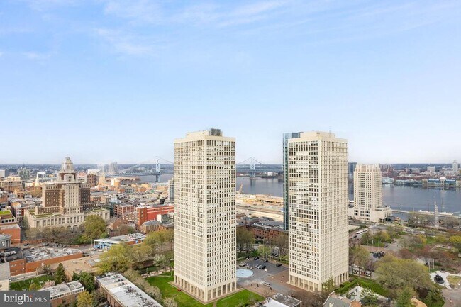 Building Photo - 200 Locust St