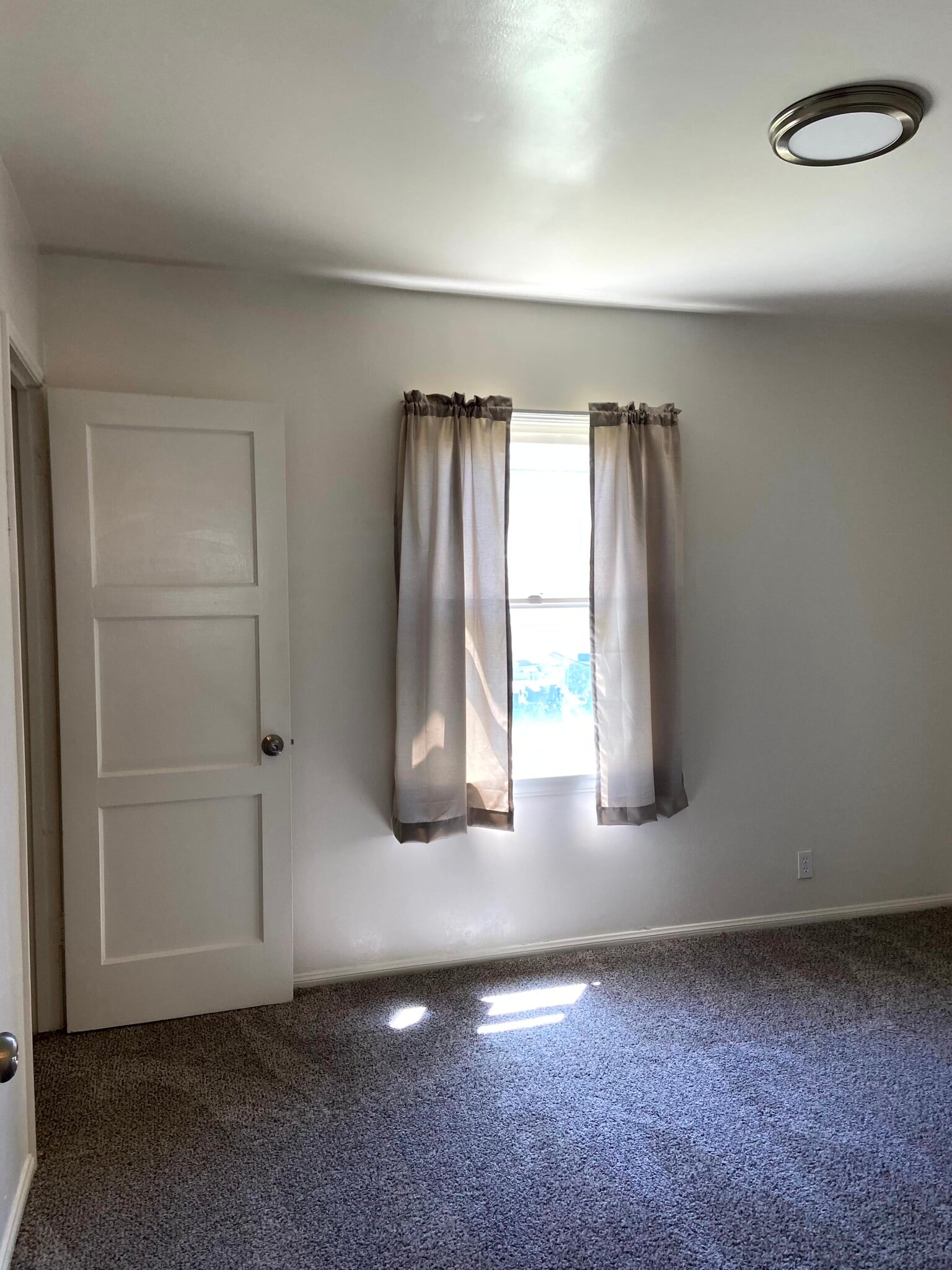 Bed #3 - 3855 Nordin Ave