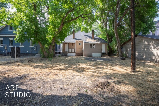 Building Photo - Charming Home in SLC