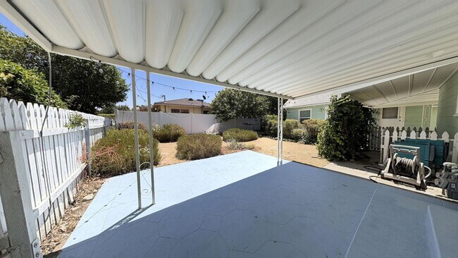 Building Photo - 1320 E Colton Ave
