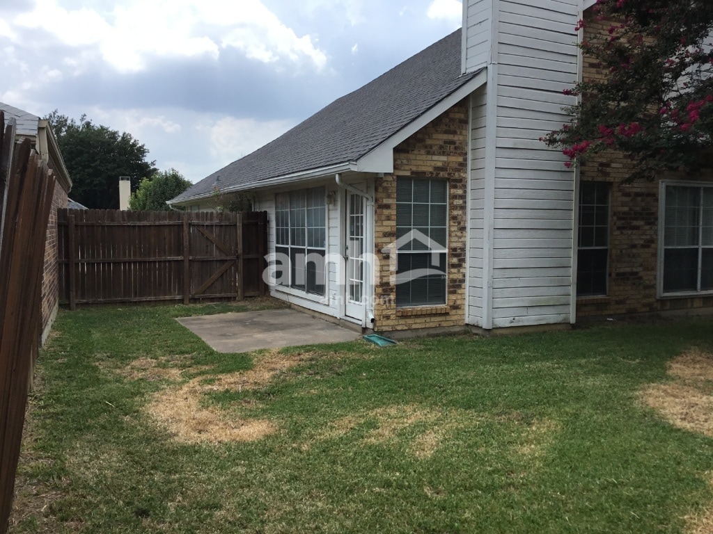 Building Photo - 923 Plantation Dr