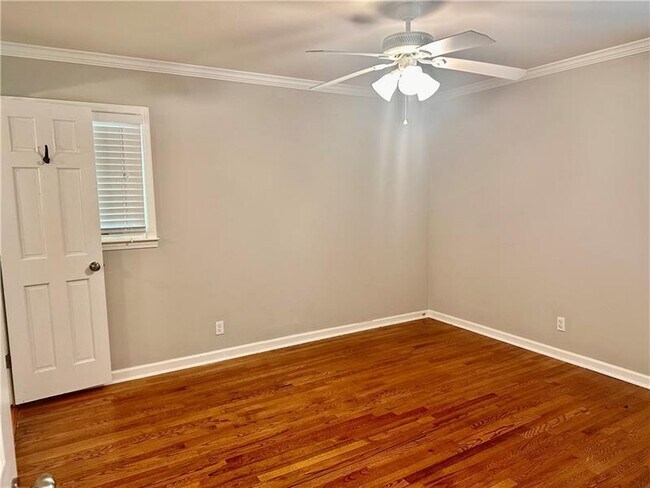 Building Photo - 2805 Pine Hill Dr