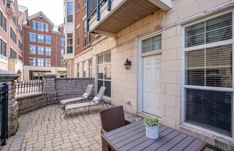 Building Photo - 252 Stetson St