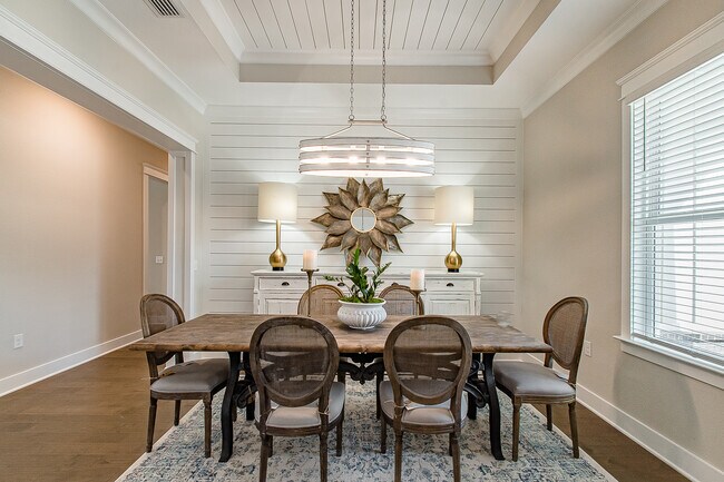 Building Photo - 327 Nandina Loop