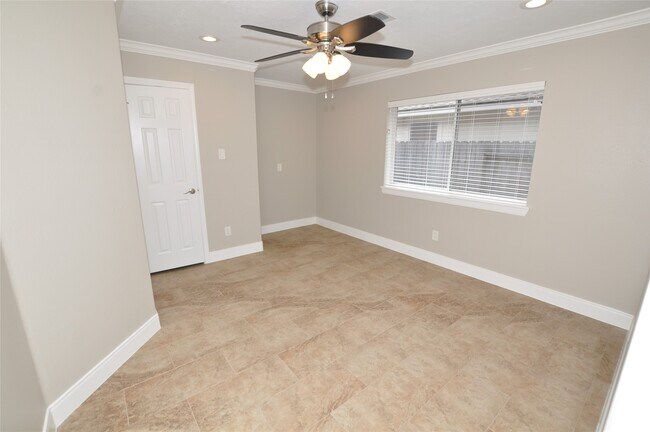Building Photo - 26983 Crown Haven Dr