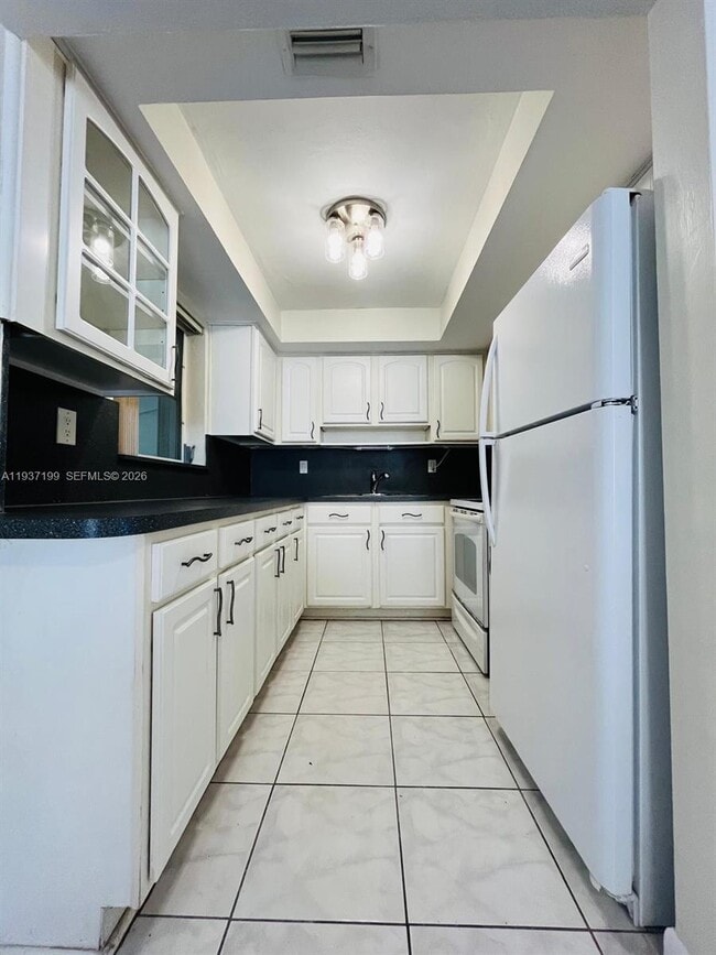 Building Photo - 5654 NE 5th Ave