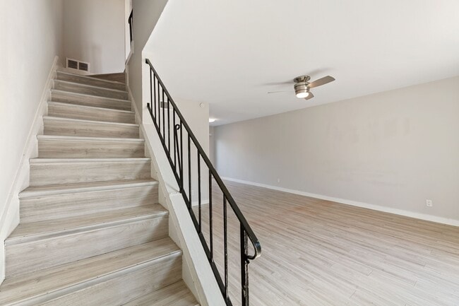 Building Photo - 5005 Manor Rd