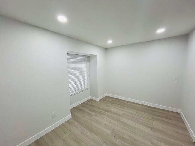 Building Photo - 1532 Michelle Ave