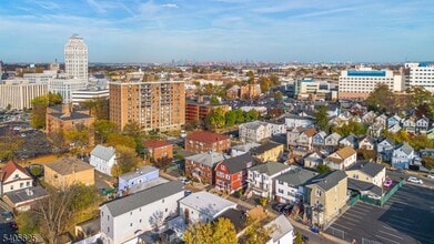 Building Photo - 118 Race St