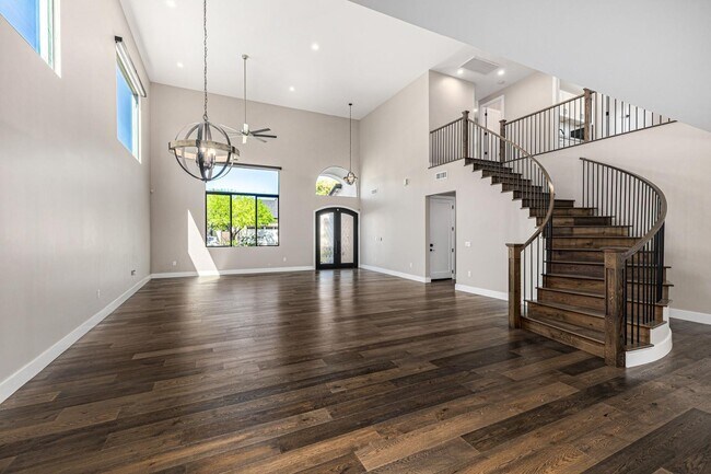 Building Photo - 3821 E Devonshire Ave