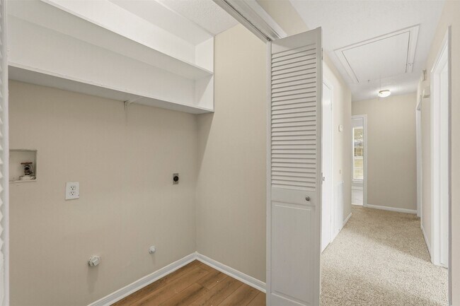 Building Photo - 810 Sunnybrook Ln