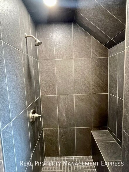 Building Photo - 3 Bedroom 1 Bathroom Home For Rent In Sioux Falls