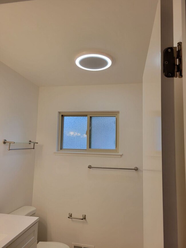 Building Photo - COMING SOON! Charming 4 Bed 3 Bath Home in...
