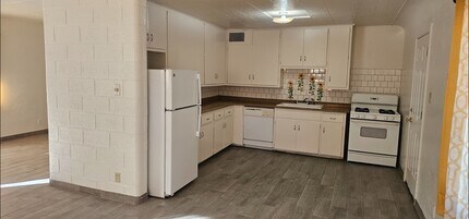 Building Photo - 2138 E Turney Ave
