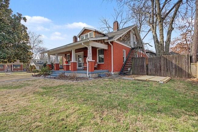 Building Photo - Rare historic East Nashville bungalow for rent; 4 Beds 3 Baths, 1,806 SqFt, fenced yard