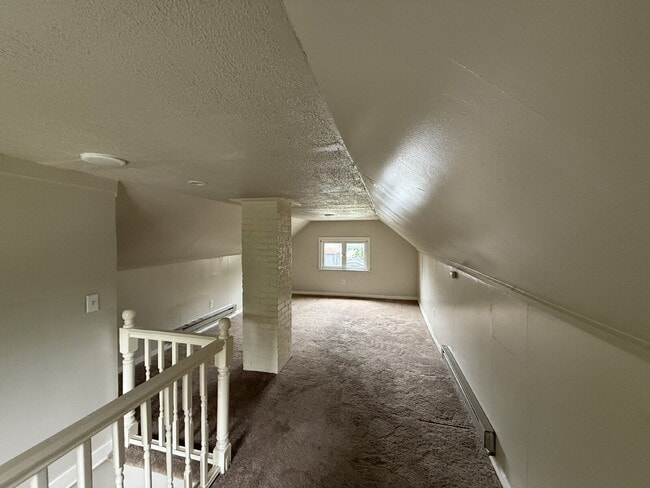 Building Photo - 4BR/2BA SE Side Single-family Home