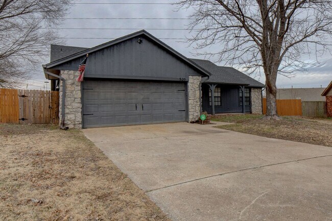 Building Photo - Charming Updated 3-Bedroom Home in South B...