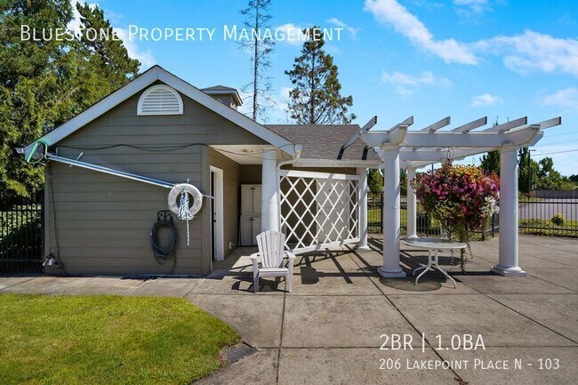 Building Photo - 206 Lakepoint Pl N