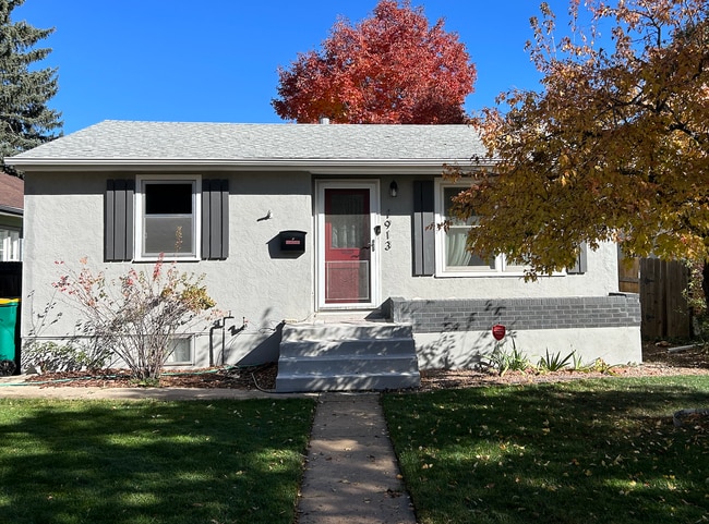 Front - 1913 N Corona St