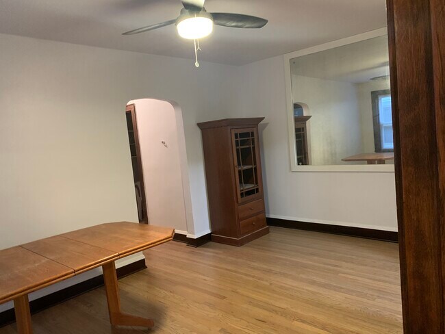 dining room - 3806 W Cornelia Ave