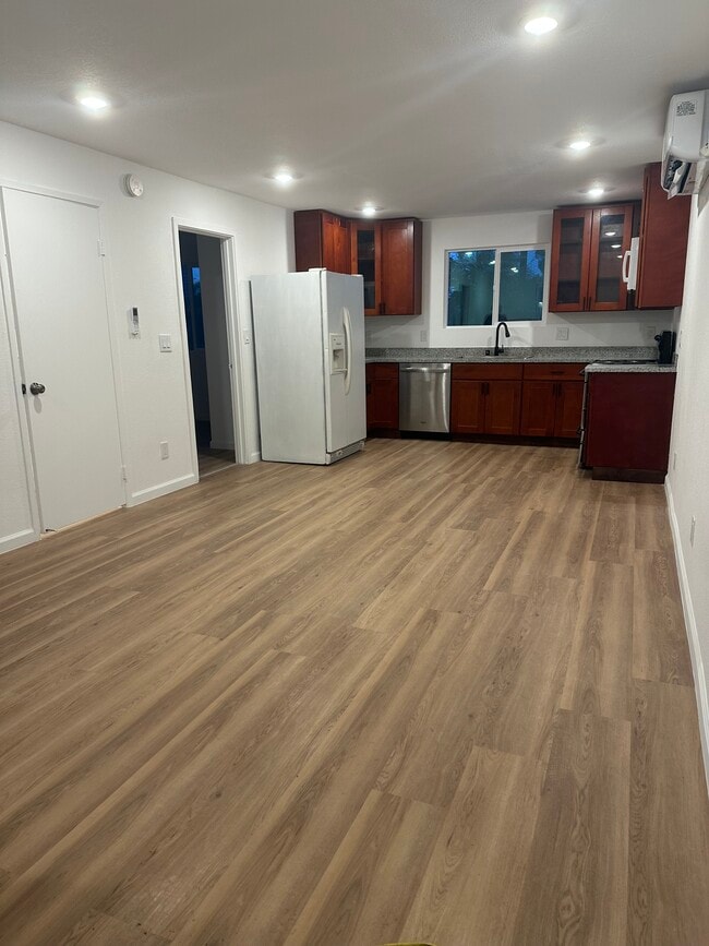 Building Photo - Phillips Lane