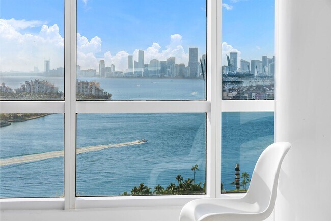 Building Photo - 100 South Pointe Dr