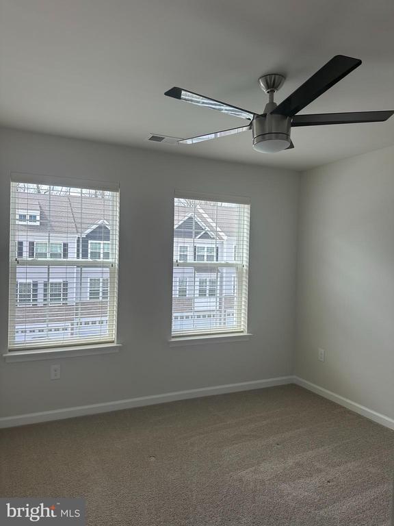 Building Photo - 11 Lilac Cir