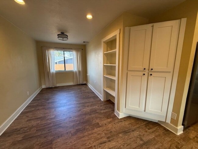 Building Photo - Coming Nov 17 - 3 Bedroom 2 Bath home in Clarkdale contact Property Pros Property Management