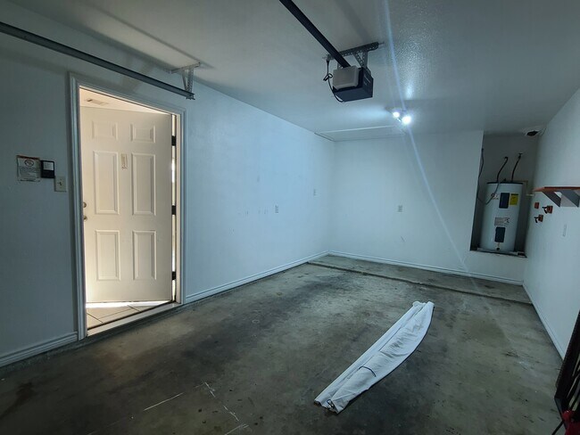 Building Photo - 2637 Symphony Park Dr