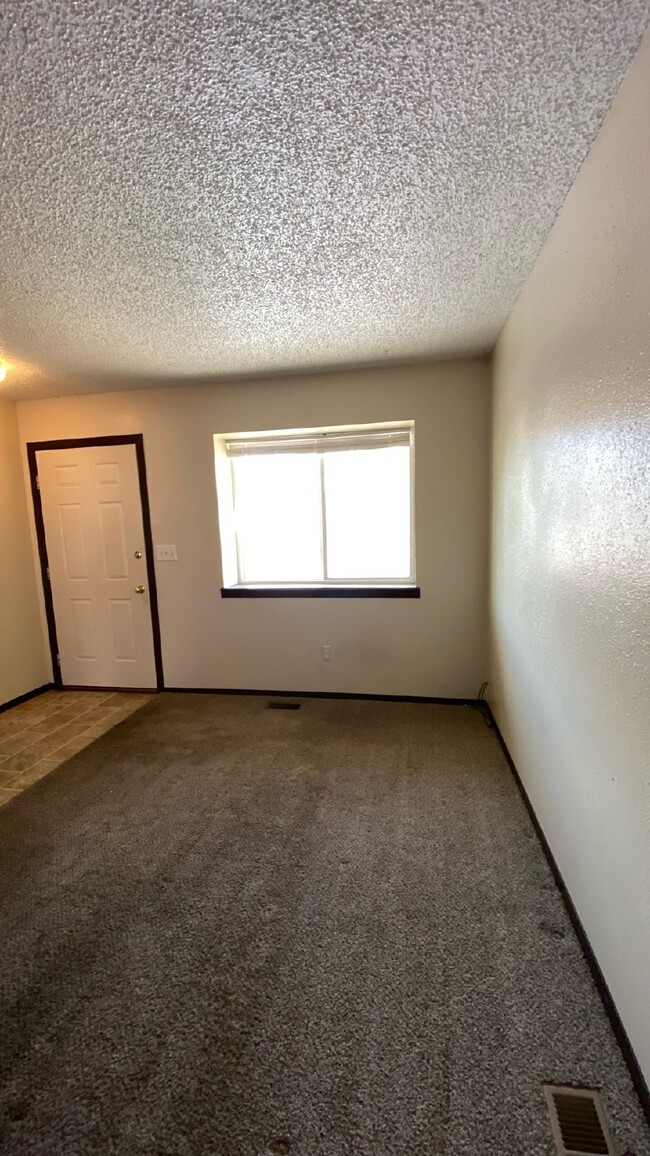 Primary Photo - 2 bedroom townhouse - Mineola C