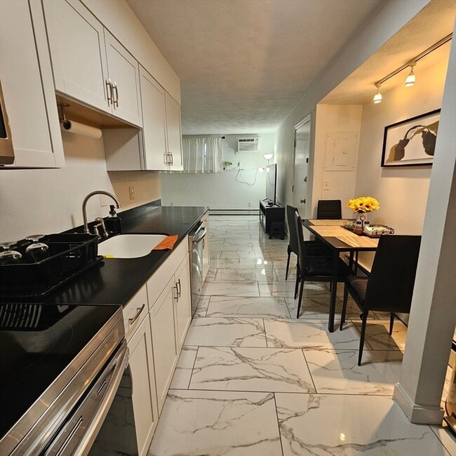 Building Photo - 1129 N Shore Rd