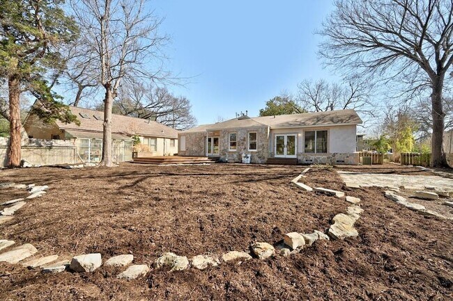 Building Photo - 1102 Garner Ave