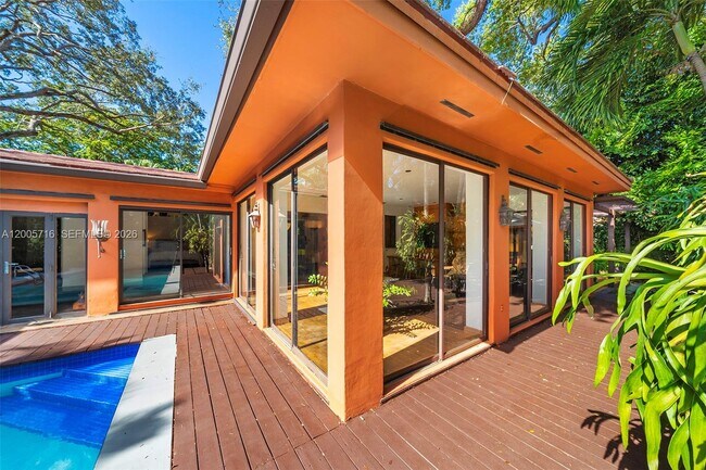 Building Photo - 5627 Granada Blvd