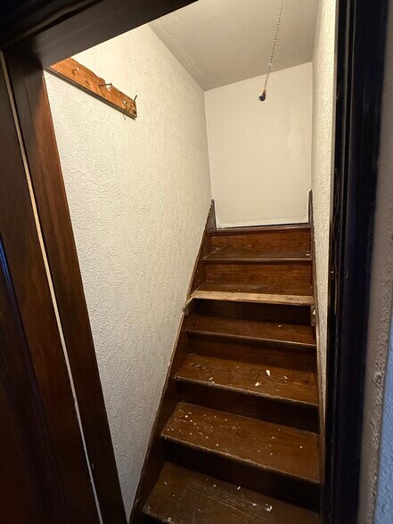 Building Photo - 818 N Van Buren St