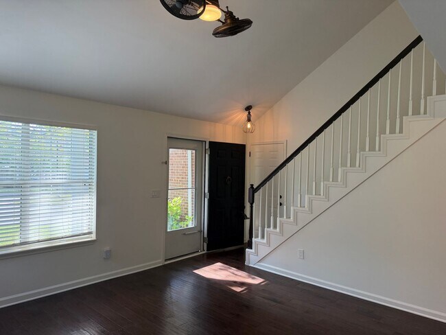 Building Photo - 303 Norvich Ct