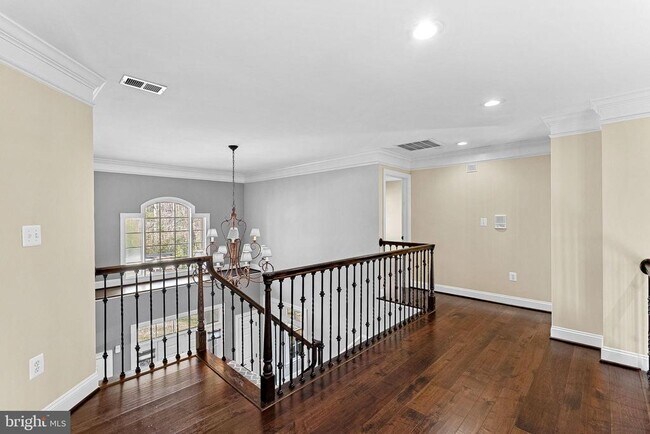 Building Photo - 8138 Rondelay Ln