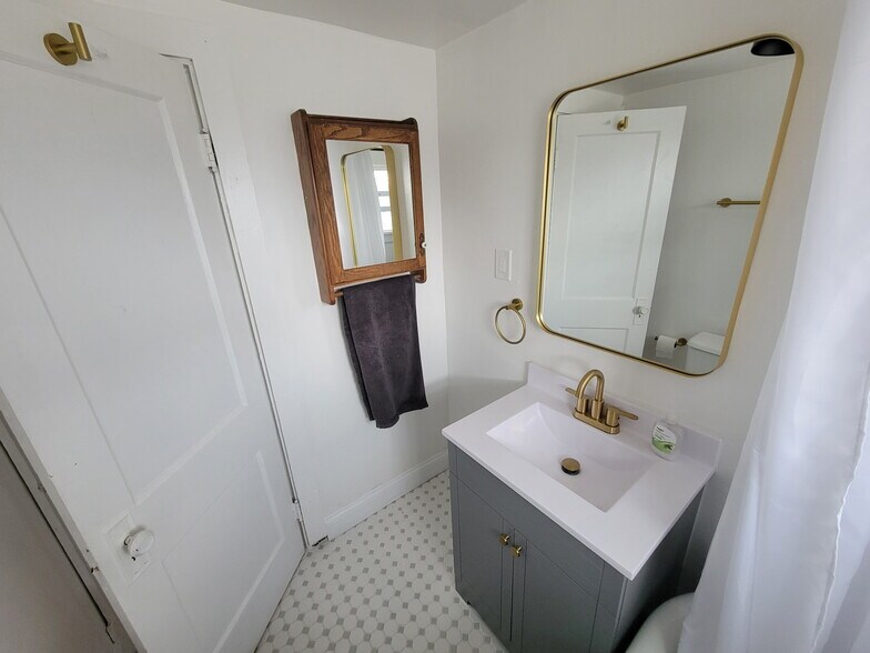 Bathroom - 1276 W 89th St