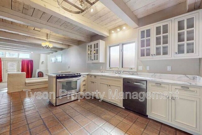 Building Photo - 6208 Sabre Ct NW