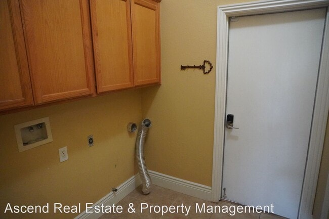 Building Photo - 4 br, 2 bath House - 10405 Heather Valley Dr.
