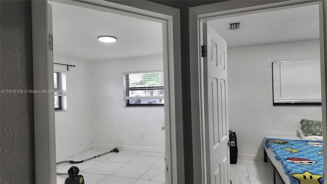 Building Photo - 15831 SW 106th Ave