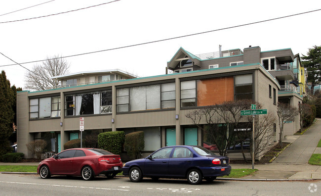 Primary Photo - 78th Street Apartments