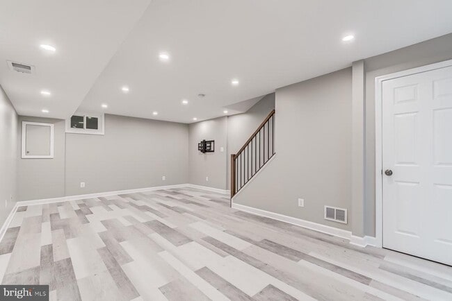 Building Photo - 7490 Laurel Oak Ct