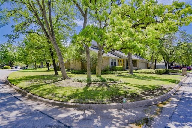 Building Photo - 2205 Prestonwood Dr