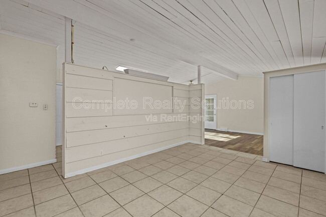 Building Photo - 62 Capitol Hill Dr