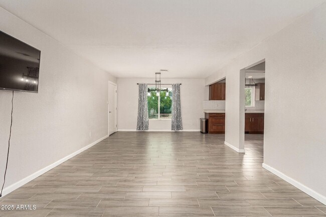 Building Photo - 501 E El Camino Dr