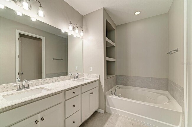 Building Photo - 11607 Brookside Dr