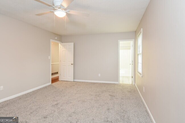 Building Photo - 28 Sweetwater Dr