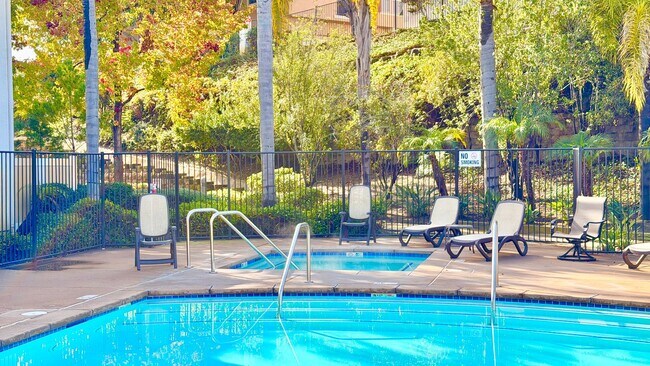 Building Photo - Bright & Lovely Two Story Townhome in the VistaMonte at San Luis Rey HOA Community of Oceanside!